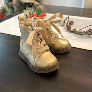NWOT 🎉 Cat & Jack Gold Giovanna Combat Boots